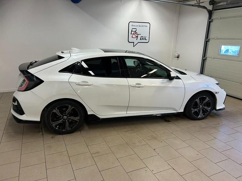 Begagnad Honda Civic Sport Plus 182 HK (133 kW) 2020 Vit Halvkombi