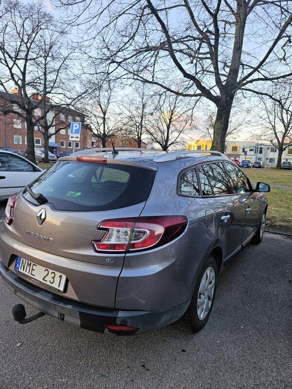 Grå Begagnad 2011 Renault Mégane GrandTour Kombi | 67 000 kr (Marknadspris) - Bild 1/4