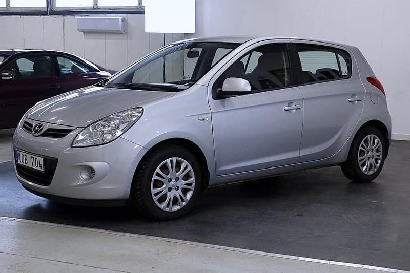 Begagnad Hyundai i20 Select 101 HK (74 kW) 2009 Grå Halvkombi
