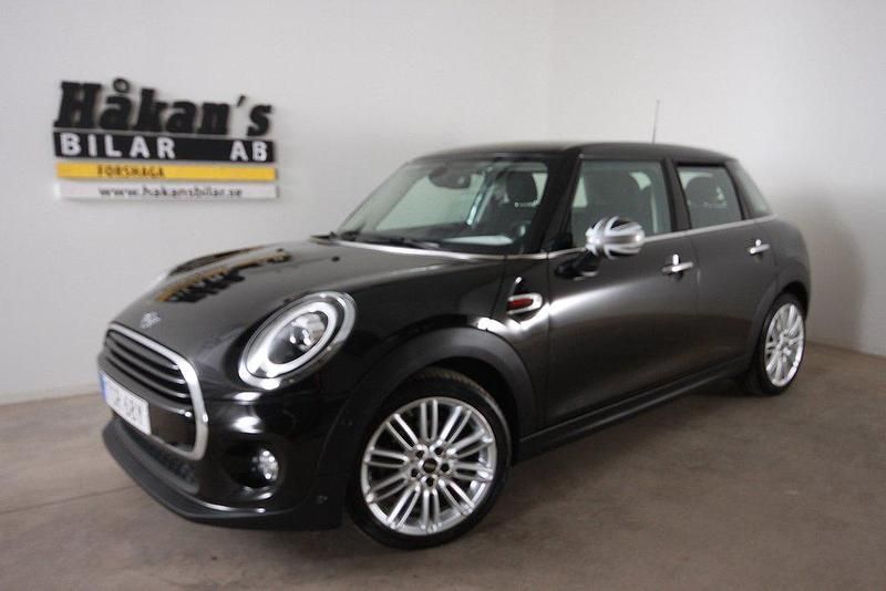 Svart Begagnad 2019 Mini Cooper Halvkombi | 199 000 kr (Marknadspris) - Bild 1/4