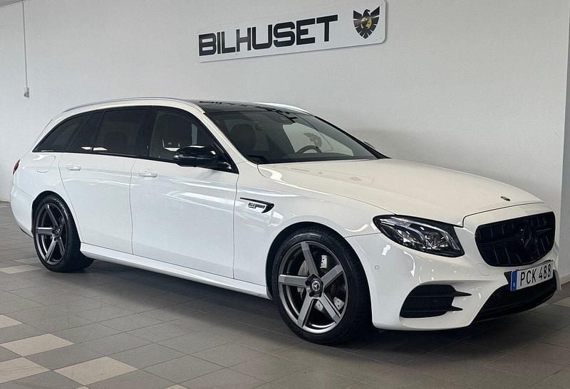 Vit Begagnad 2016 Mercedes E220 AMG Kombi | 274 900 kr (Lite dyr) - Bild 1/4