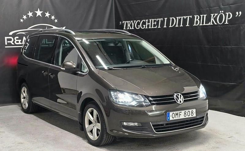 Begagnad VW Sharan 140 HK (102 kW) 2014 Mörkbrun (brun) Minibuss