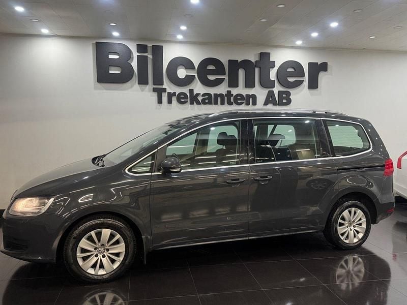 Begagnad VW Sharan 140 HK (102 kW) 2011 Ljusgrå Minibuss
