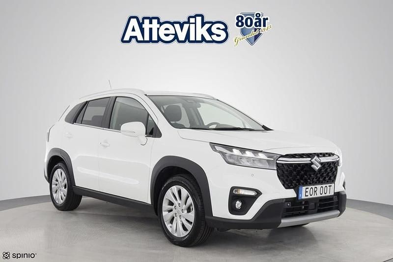 Vit Begagnad 2024 Suzuki SX4 S-Cross SUV | 299 000 kr (Marknadspris) - Bild 1/4