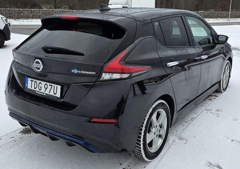 Begagnad 2021 Nissan Leaf N-Connecta Halvkombi | 159 000 kr (Bra pris) - Bild 1/3