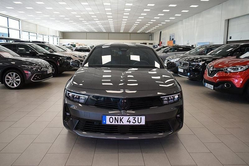 Grå Begagnad 2024 Opel Astra GS Line Kombi | 289 900 kr (Dyr) - Bild 1/4