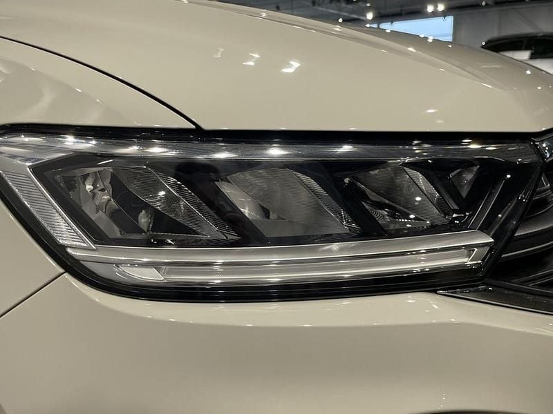 Begagnad VW T-Roc 112 HK (82 kW) 2023 Grå SUV