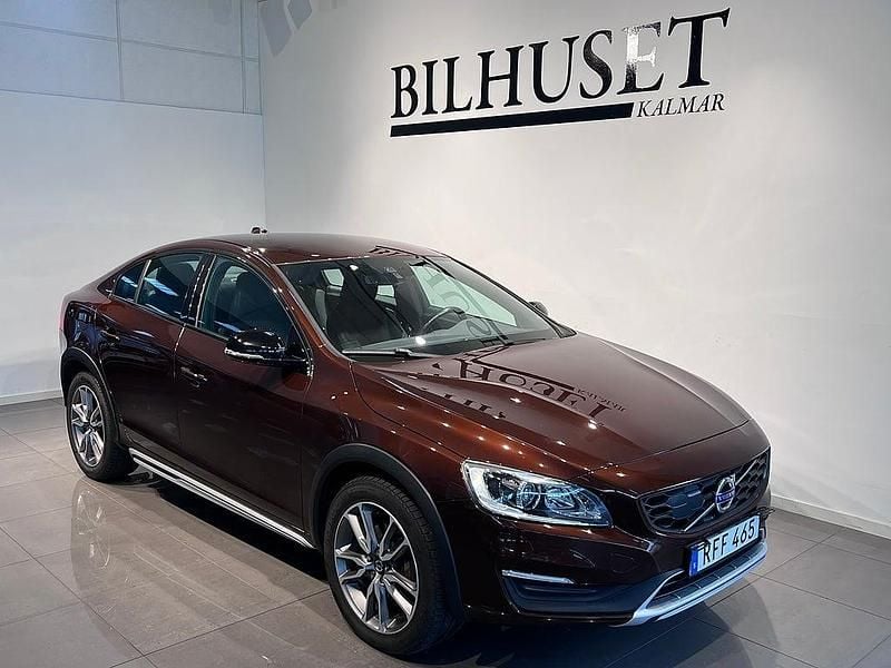 Brun Begagnad 2016 Volvo S60 CC Momentum Sedan | 229 900 kr (Marknadspris) - Bild 1/4