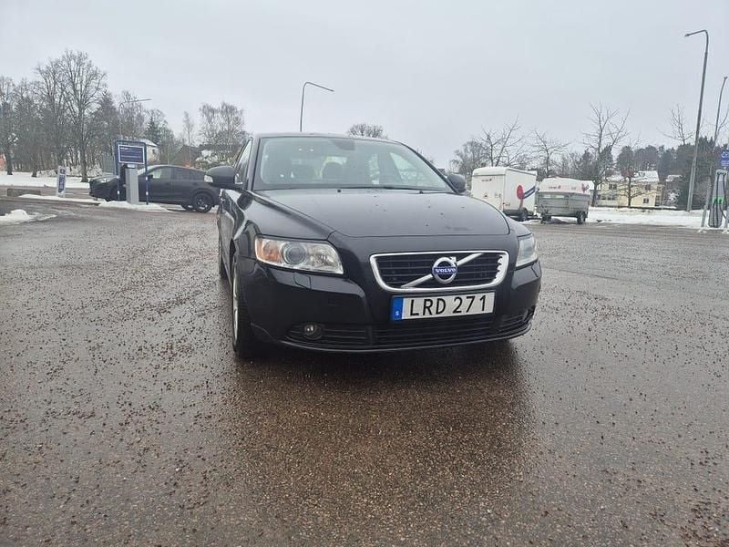 Safirsvart Begagnad 2011 Volvo S40 Sedan | 25 000 kr (Bra pris) - Bild 1/4