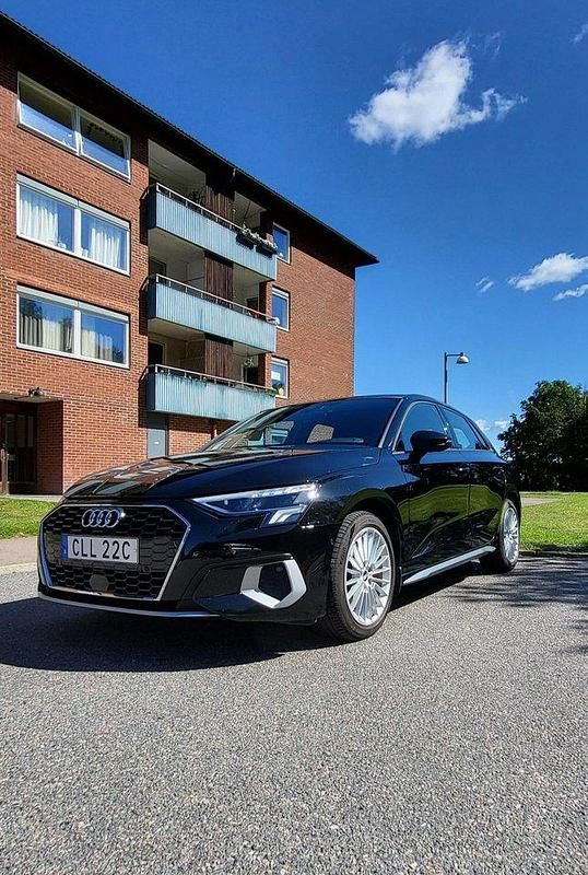 Svart Begagnad 2021 Audi A3 Halvkombi | 220 000 kr (Bra pris) - Bild 1/4