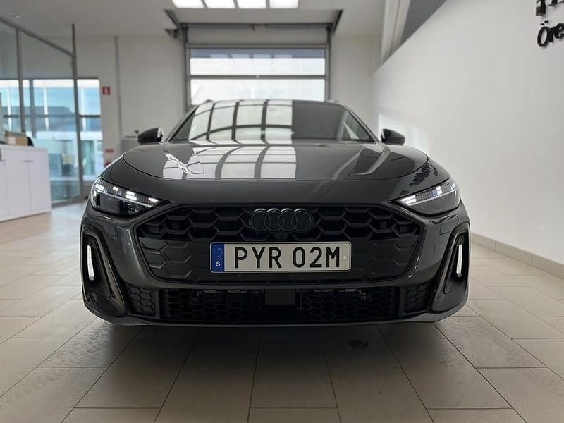 Ny Audi A5 S-Line 252 HK (185 kW) 2025 Daytonagrå pärleffekt Kombi