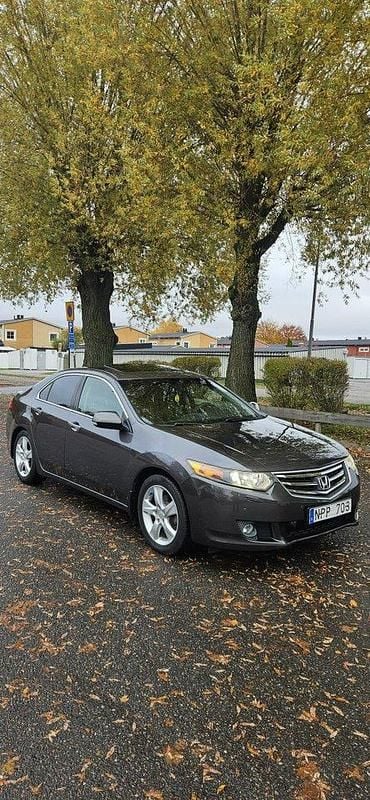Grå Begagnad 2009 Honda Accord Sedan | 74 900 kr (Marknadspris) - Bild 1/4