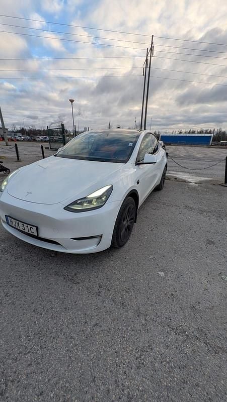 Begagnad Tesla Model Y Long Range AWD 378 kW (514 HK) 2025 SUV