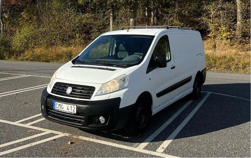 Vit Begagnad 2011 Fiat Scudo Minibuss | 49 000 kr - Bild 1/4