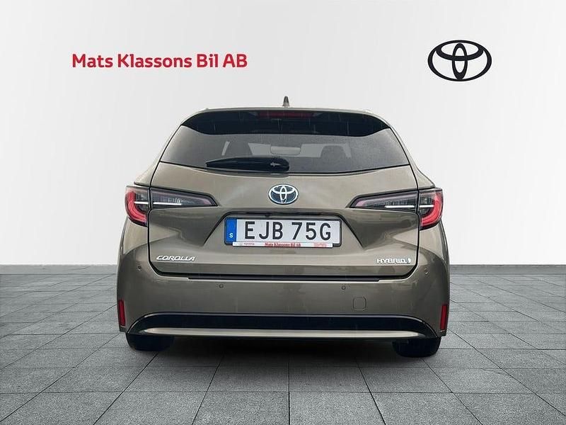 Begagnad Toyota Corolla Style 124 HK (91 kW) 2020 Grön Kombi