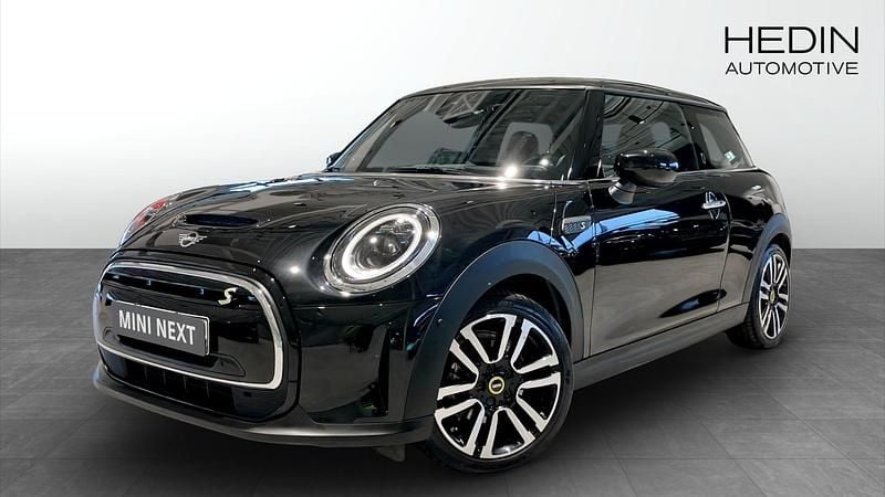 Svart Begagnad 2023 Mini Cooper SE Halvkombi | 248 700 kr (Marknadspris) - Bild 1/4