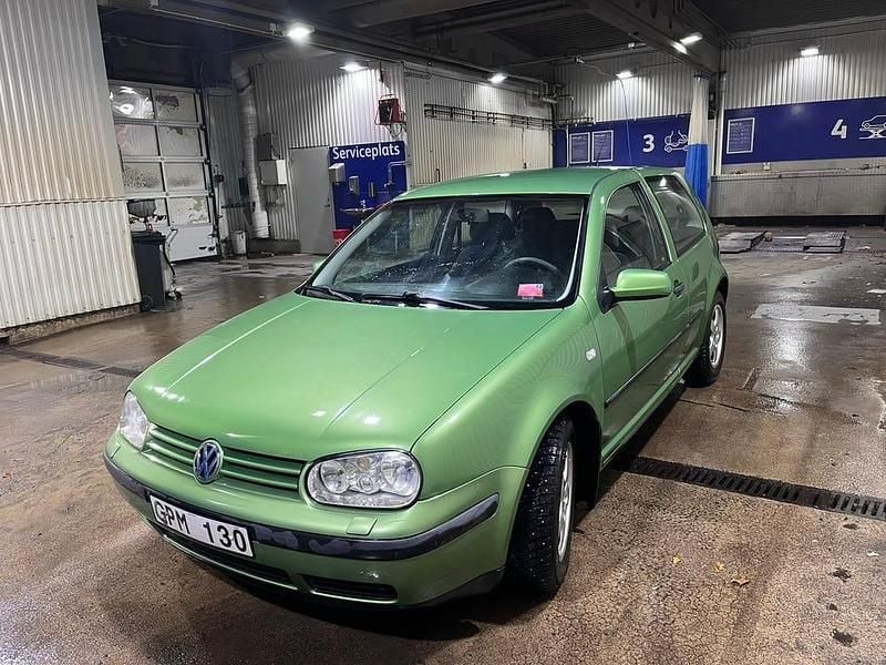 Grön Begagnad 1998 VW Golf III Halvkombi | 10 000 kr - Bild 1/4