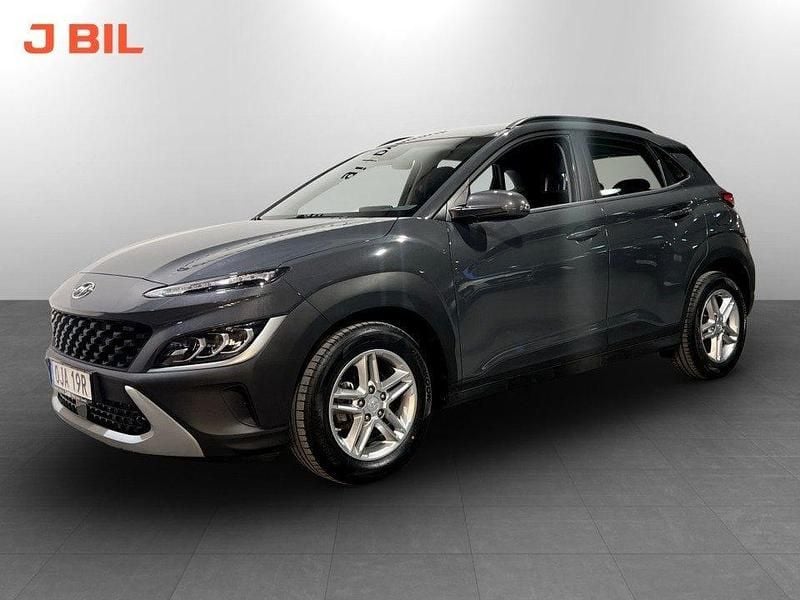 Grå Begagnad 2023 Hyundai Kona Essential SUV | 194 900 kr (Superpris) - Bild 1/3