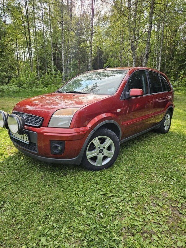 Orange Begagnad 2007 Ford Fusion Halvkombi | 25 000 kr (Marknadspris) - Bild 1/4
