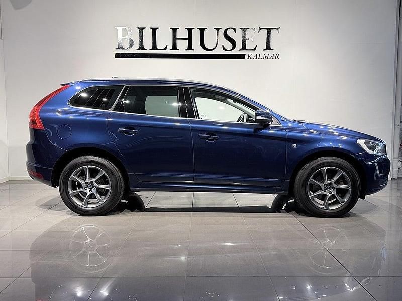 Begagnad Volvo XC60 Ocean Race 181 HK (133 kW) 2015 Blå SUV