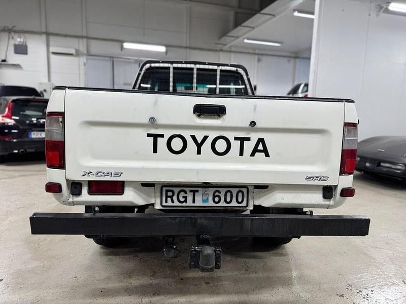 Begagnad Toyota HiLux 140 HK (102 kW) 2000 Vit Pickup