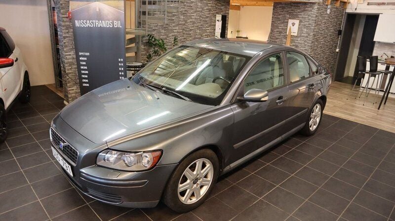 Begagnad Volvo S40 141 HK (103 kW) 2004 Grå Sedan