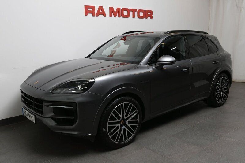 Grå Begagnad 2024 Porsche Cayenne Sport SUV | 1 349 800 kr (Dyr) - Bild 1/3