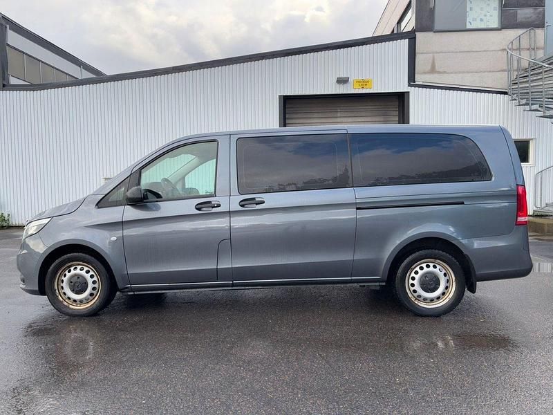Grå Begagnad 2016 Mercedes Vito Minibuss | 108 000 kr - Bild 1/4