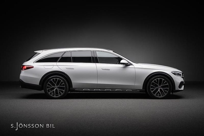 Begagnad Mercedes E300 2025 SUV