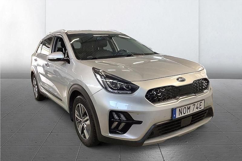 Grå Begagnad 2021 Kia Niro Advance SUV | 238 900 kr (Marknadspris) - Bild 1/3