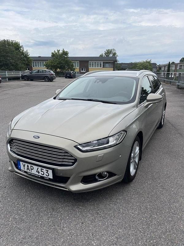 Grå Begagnad 2016 Ford Mondeo Titanium Kombi | 160 000 kr (Marknadspris) - Bild 1/4