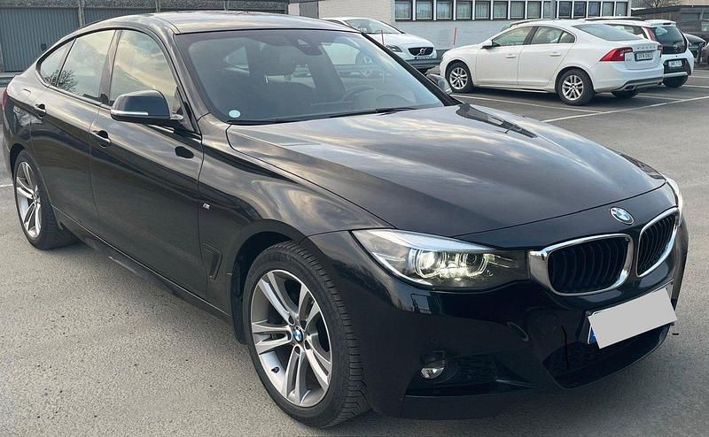 Svart Begagnad 2018 BMW 320 Gran Turismo M Sport Halvkombi | 210 000 kr (Bra pris) - Bild 1/4