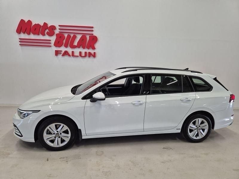 Vit Begagnad 2022 VW Golf VIII Kombi | 239 900 kr (Lite dyr) - Bild 1/4