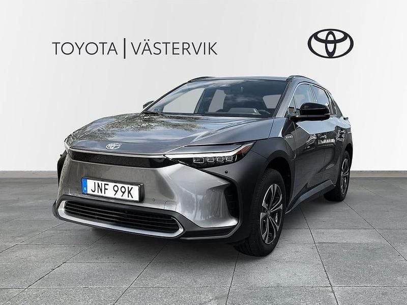 Silver Begagnad 2023 Toyota bZ4X Executive SUV | 379 900 kr (Bra pris) - Bild 1/3