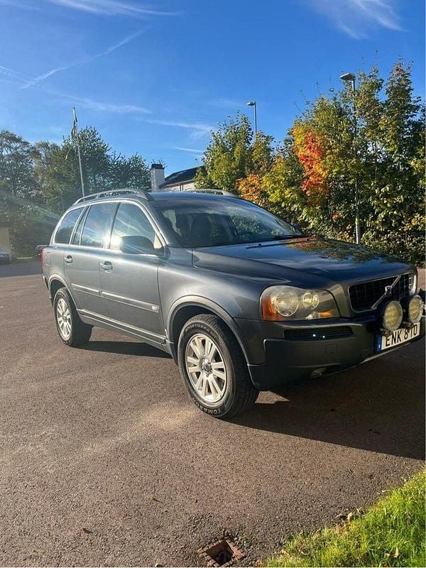 Grå Begagnad 2006 Volvo XC90 SUV | 55 000 kr (Marknadspris) - Bild 1/4