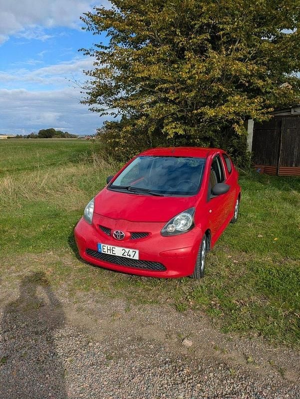 Röd Begagnad 2008 Toyota Aygo Halvkombi | 17 000 kr (Marknadspris) - Bild 1/4