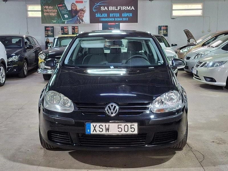 Svart Begagnad 2006 VW Golf V Trendline Halvkombi | 39 900 kr (Marknadspris) - Bild 1/4