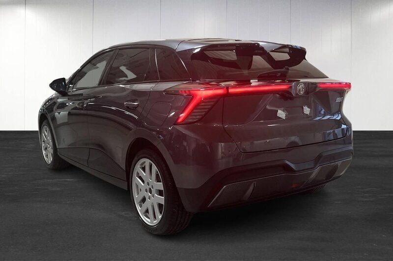 Begagnad MG MG4 EV Trophy 180 kW (245 HK) 2023 Grå Halvkombi