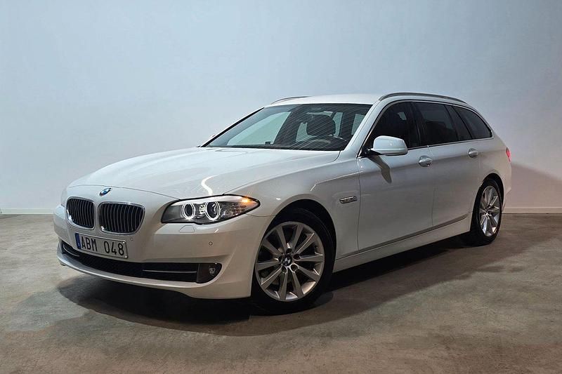 Vit Begagnad 2012 BMW 530 Kombi | 169 900 kr (Bra pris) - Bild 1/3