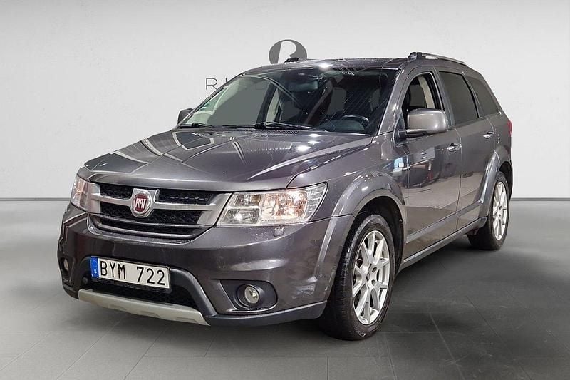 Grå Begagnad 2013 Fiat Freemont SUV | 109 900 kr (Marknadspris) - Bild 1/3