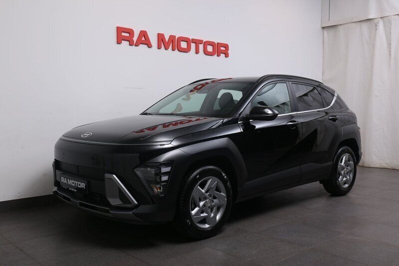 Ny 2024 Hyundai Kona Essential SUV | 302 900 kr (Lite dyr) - Bild 1/4