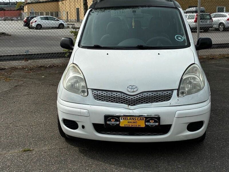 Vit Begagnad 2003 Toyota Yaris Verso Minibuss | 19 900 kr - Bild 1/4