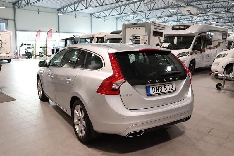 Begagnad Volvo V60 Summum 190 HK (139 kW) 2016 Silver (silver metallic) Kombi