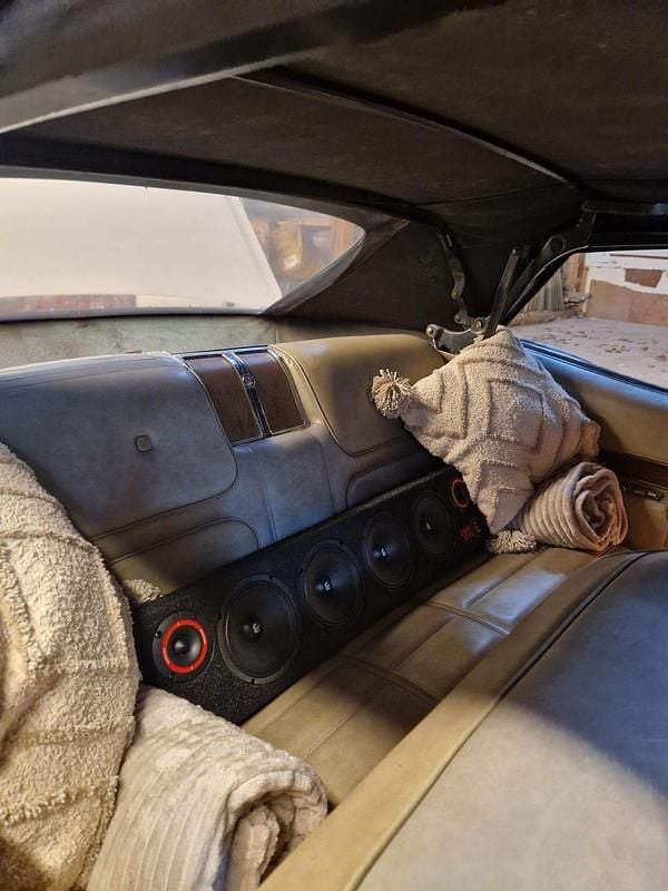 Begagnad Buick Electra 225 365 HK (268 kW) 1968 Omlackerad i äggvit Cab