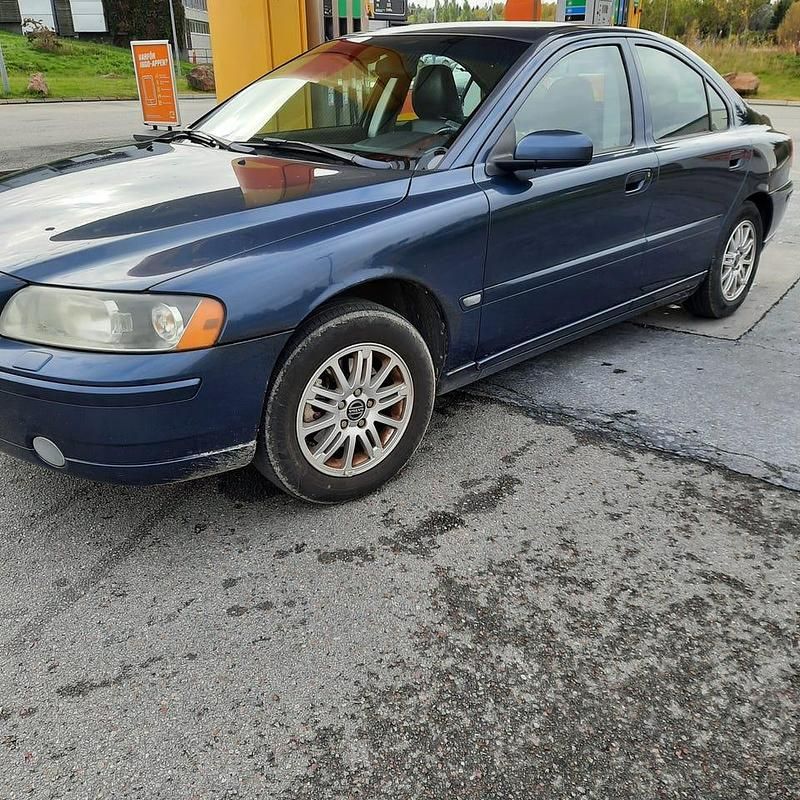 Begagnad 2006 Volvo S60 Sedan | 32 000 kr (Lite dyr) - Bild 1/4