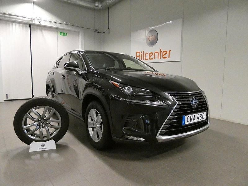 Svart Begagnad 2018 Lexus NX300h Executive Line SUV | 299 900 kr (Marknadspris) - Bild 1/3