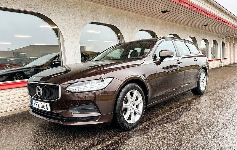 Mörkbrun (maplebrownmetallic) Begagnad 2017 Volvo V90 Business Edition Kombi | 208 500 kr (Dyr) - Bild 1/4