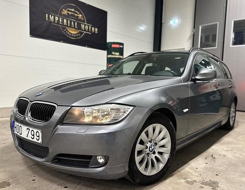 Begagnad BMW 318 Comfort Edition 143 HK (105 kW) 2009 Grå Kombi
