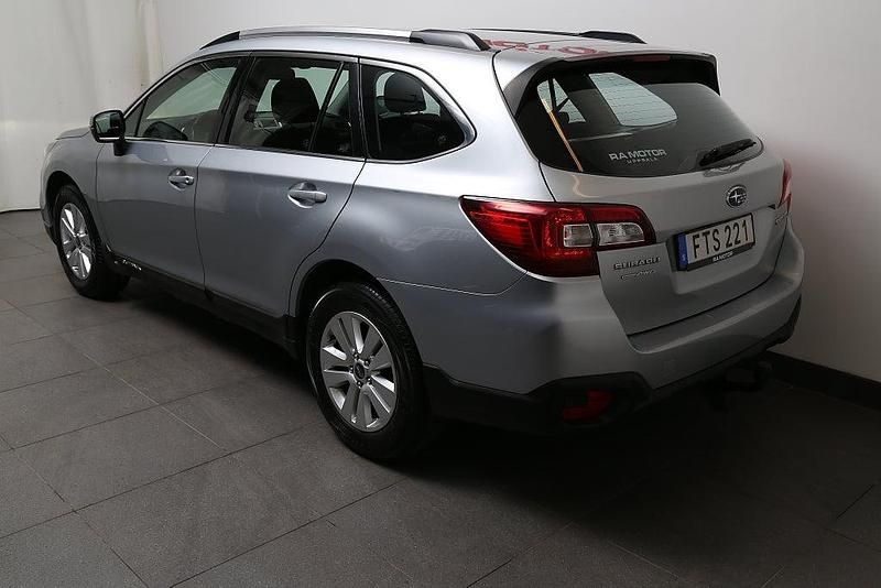 Begagnad Subaru Outback 175 HK (128 kW) 2015 Silver Kombi