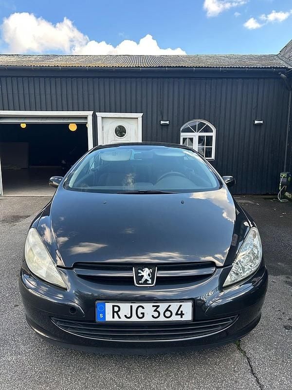 Begagnad Peugeot 307 CC 109 HK (80 kW) 2004 Svart Cab